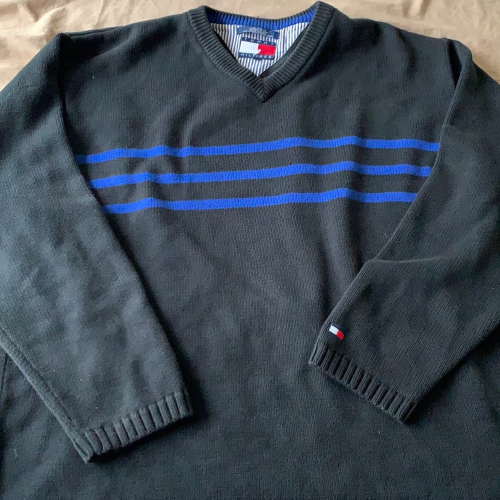 Tommy Hilfiger V-neck 3-Stripes Sleeve Logo Signature 100% Cotton Knit Sweater